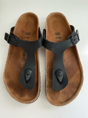 Birkenstock  Gizeh Girl size 3.5 . Black T-Strap Cork Footbed Sandals for Kids